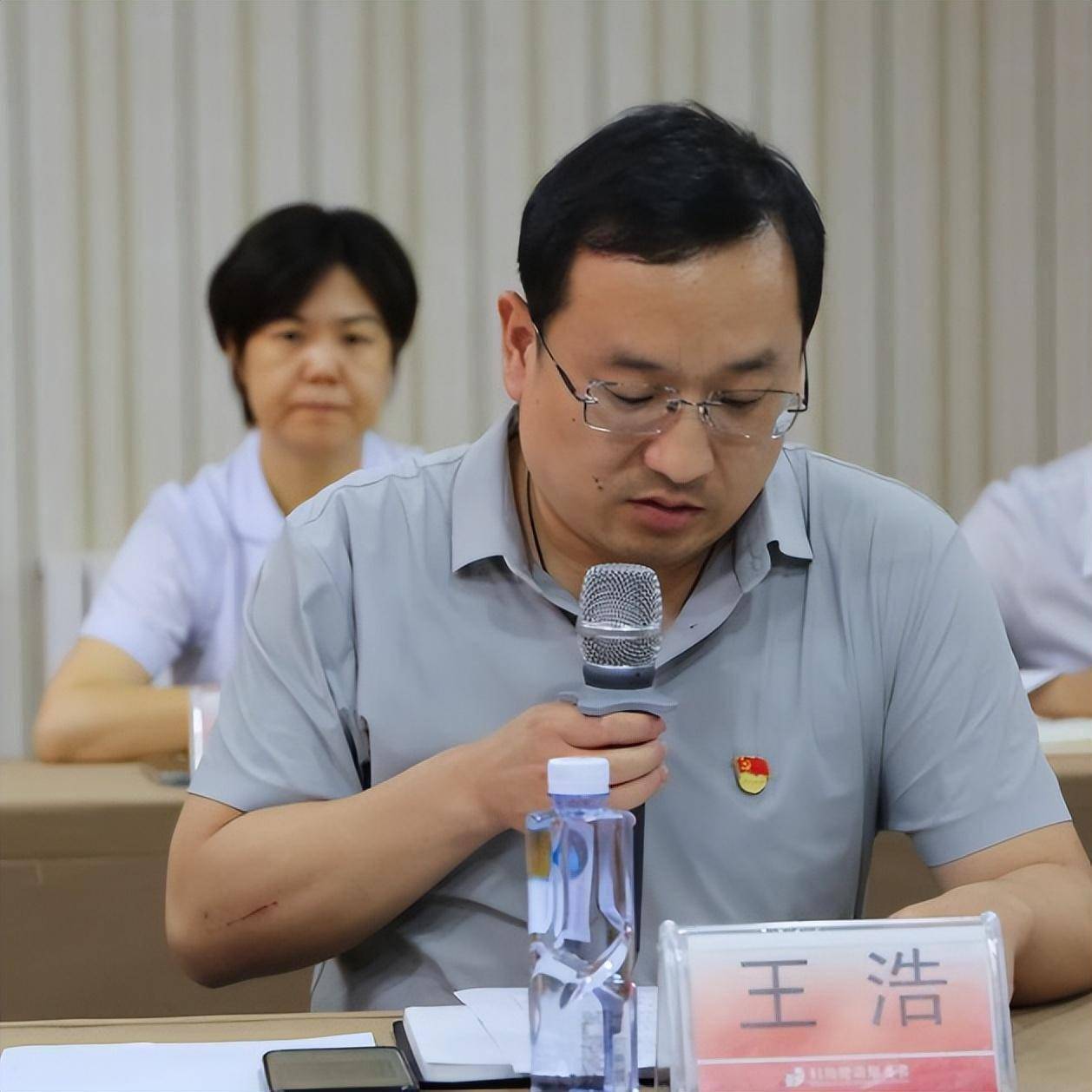 荥阳市妇幼保健院院委成员最后,王东辉主任进行了总结点评.