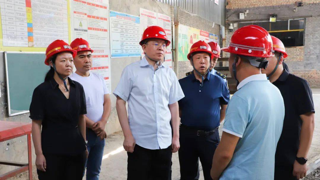 在杨谈乡通源选矿厂,益源矿业,孙惠生与企业负责人