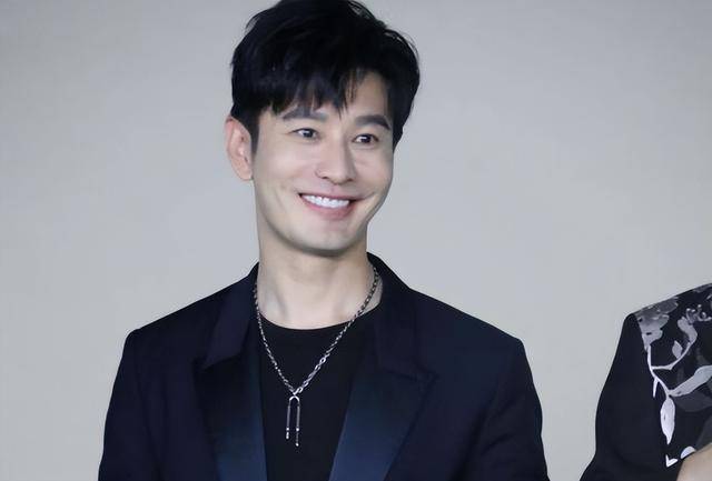 黄晓明为姥庆生!