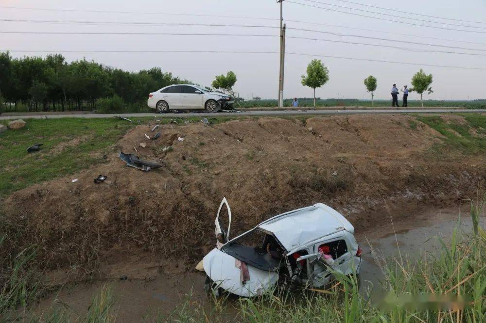 2022年8月5日16时许,张某坤无证驾驶电动四轮车沿无棣县西小王镇油田