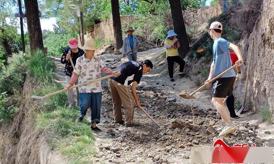 甘谷县金山镇红岘村:干群合力解决出行难_村民_群众_道路