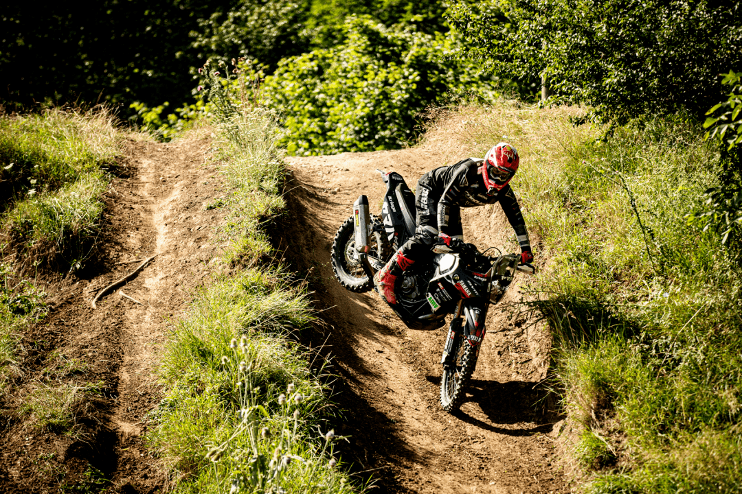 塔雷斯携 yamaha xtz700 出战罗马尼亚极限越野赛_越野车_竞赛_比赛