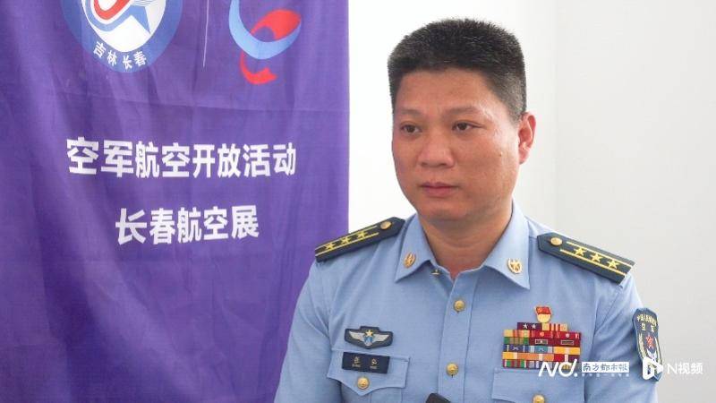 对话空军英模部队上校张弘:航展四机对冲成功源自团队间信任_飞行员