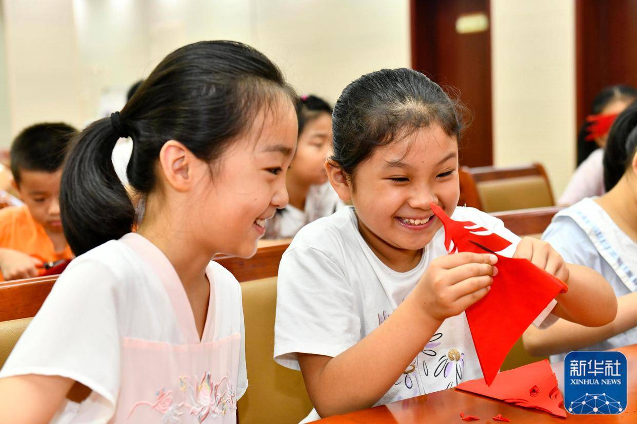 来百度app畅享高清图片7月26日,在莒县城阳街道岳家村"小草学堂",孩子