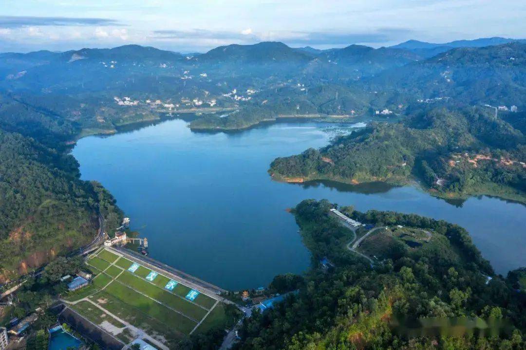 信宜八景"文湖晴波",水川山郭,绿美尚文!