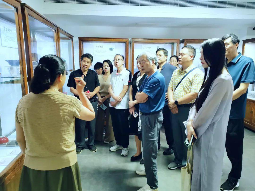 和专家活动由洛阳民俗博物馆名誉馆长,洛阳古瓷标本博物馆藏品捐献者