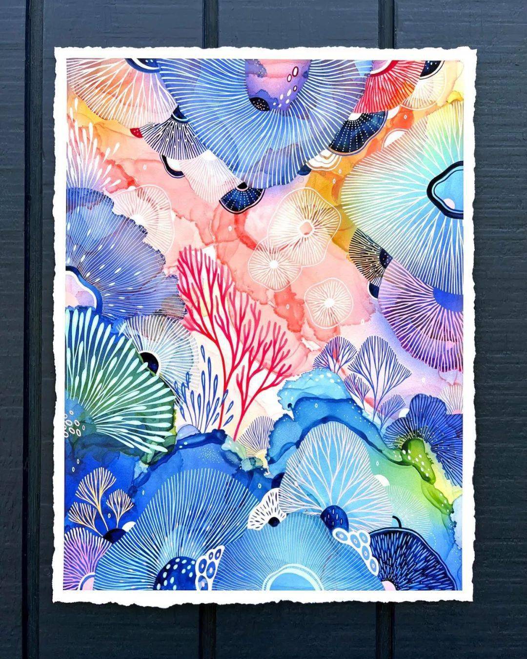 在成为全职的插画师后yellena james就开始了这些千变万化生物形态