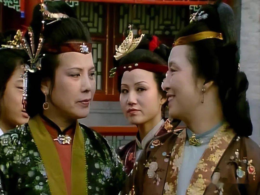《红楼梦》里钟灵毓秀,人才济济,为什么要插入一个傻大姐?