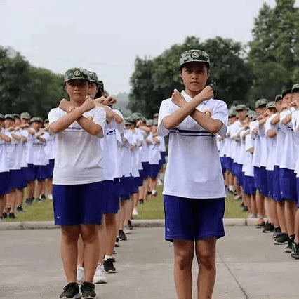 廣東廣雅中學3我只能說上了大學還在穿問我對省實校服的喜愛?