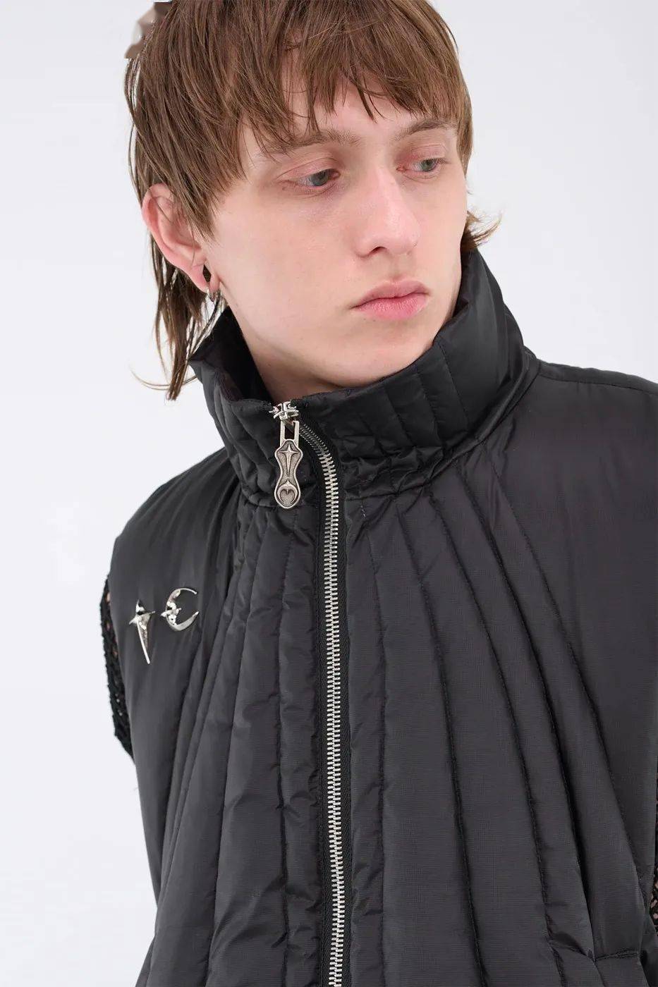 《euphoria》中饰演 fez 的男星 angus cloud 不幸离世,年仅 25 岁