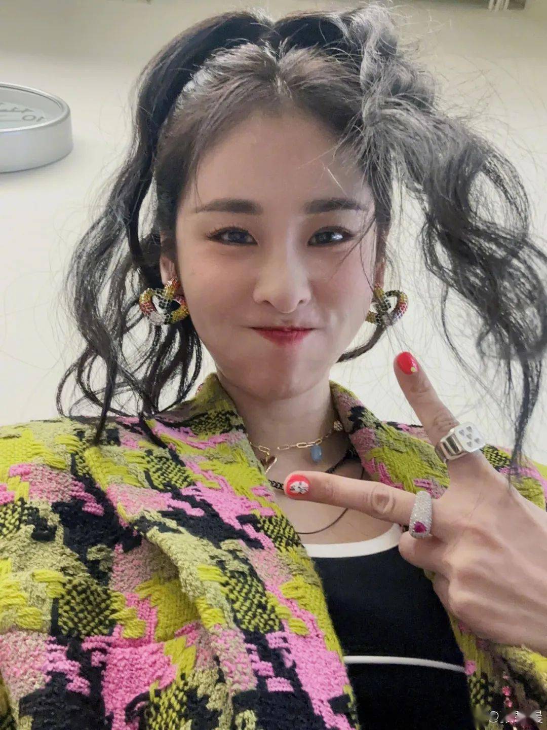 快看白鹿,乔欣的缤纷度假风珠宝,这届"小花儿"都太会了!