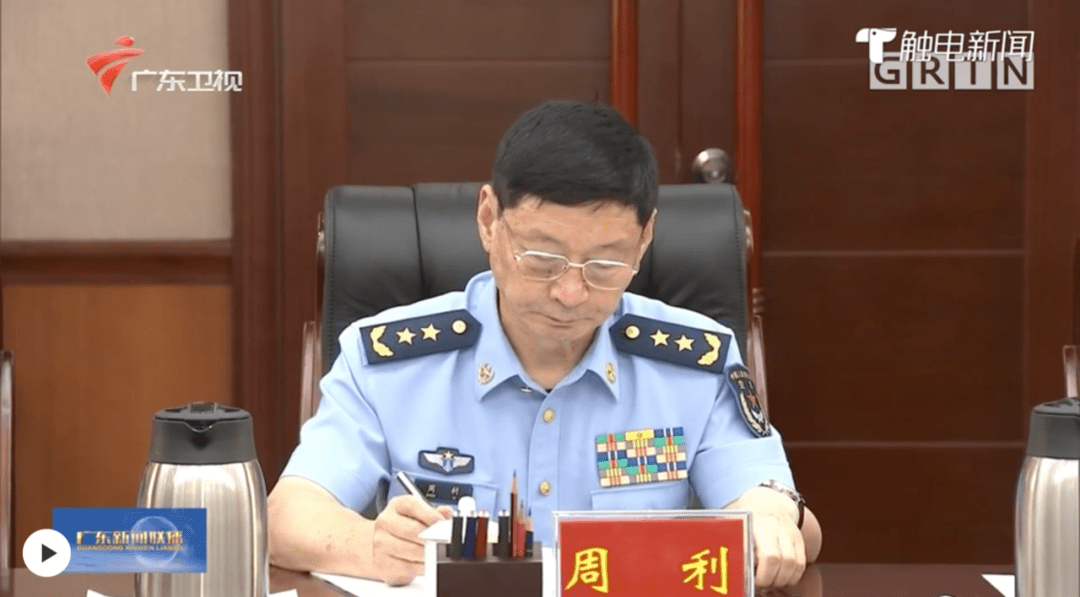 2019年6月,时任南部战区副司令员兼南部战区空军司令员的周利晋升中将