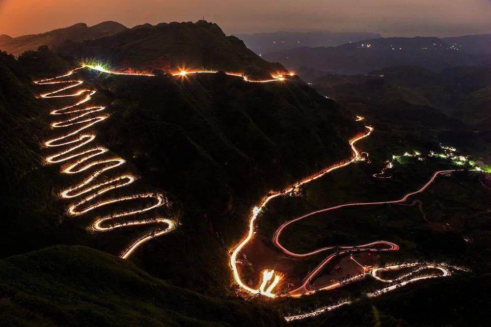 二十四道拐夜景图片