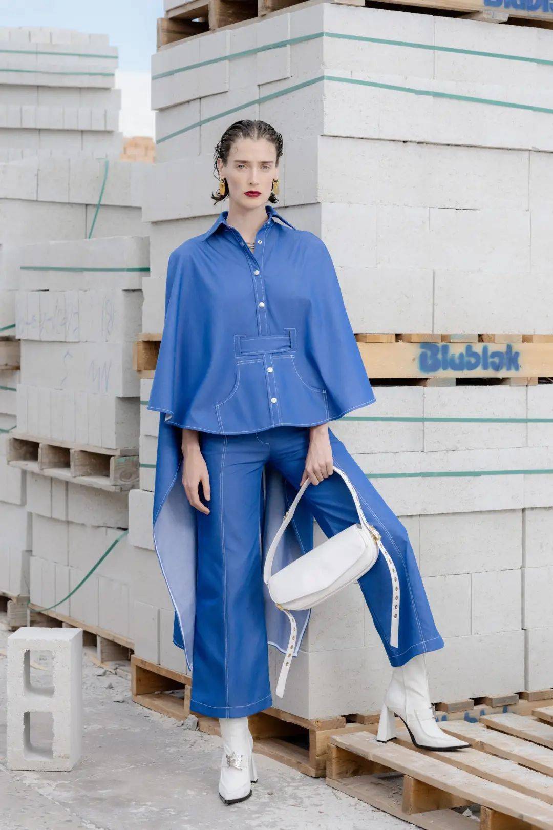 巴黎时装周流行趋势:斗篷_julie_艾莉·萨博_saab