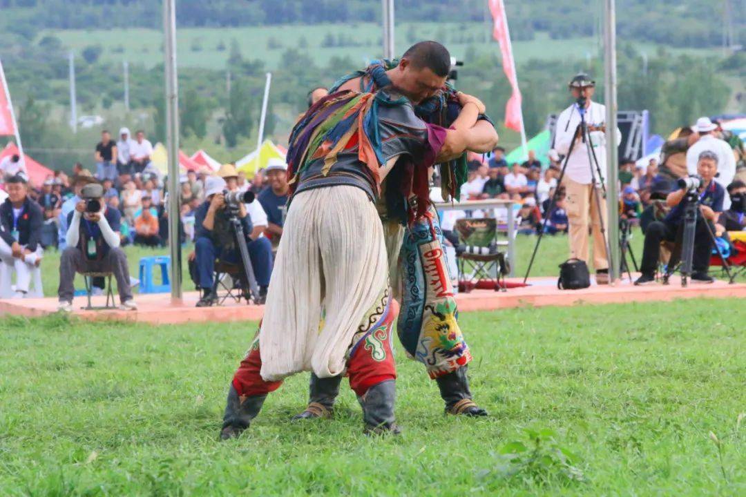 赤峰市首届乌兰牧骑艺术展演暨巴林右旗第二十四届那达慕大会即将开幕