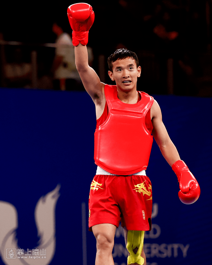 凉山籍运动员马衣姑在成都大运会武术散打比赛中夺冠_决赛_观众_日报