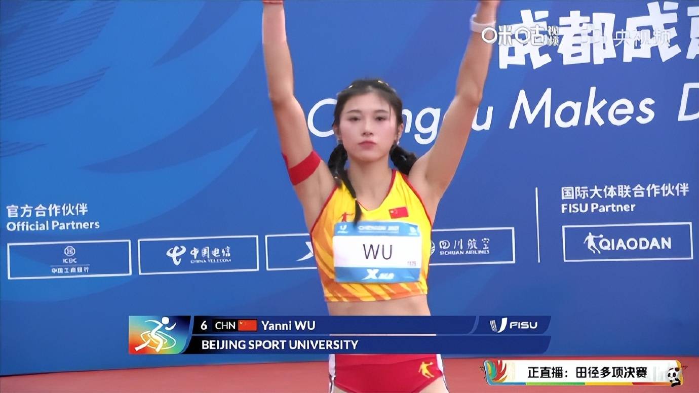 吴艳妮女子100米栏轻松入围决赛 母亲到场加油 - 封面新闻