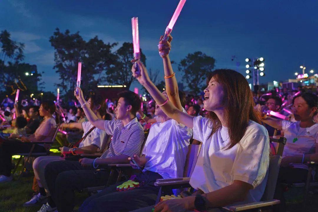 邀你一起参与全场大合唱将亮相源林西江湿地公园倾情献唱龙伟杰,小圆