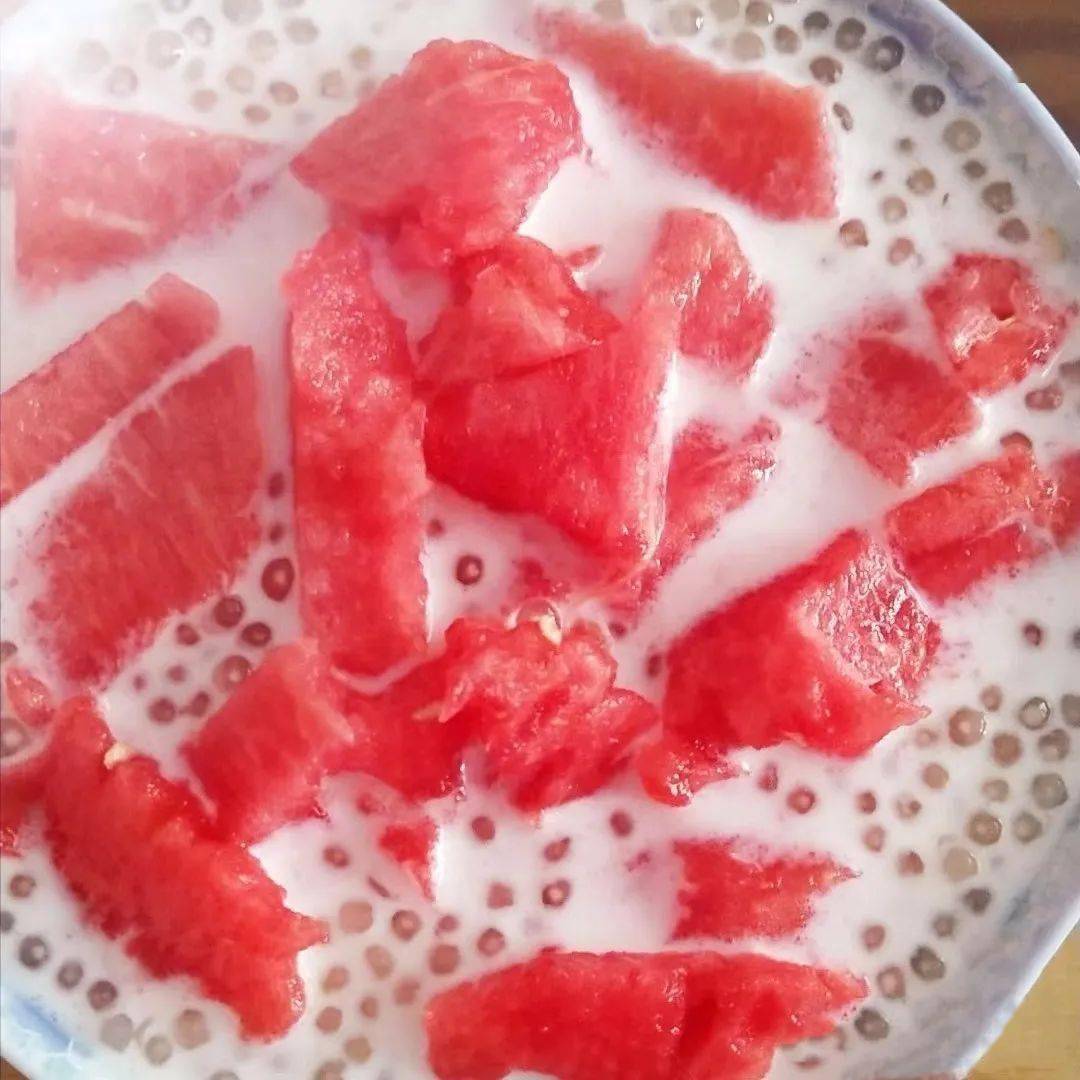 玩转一夏:玩水摸鱼,石磨豆浆,diy木板凳,喝西瓜椰奶西米露