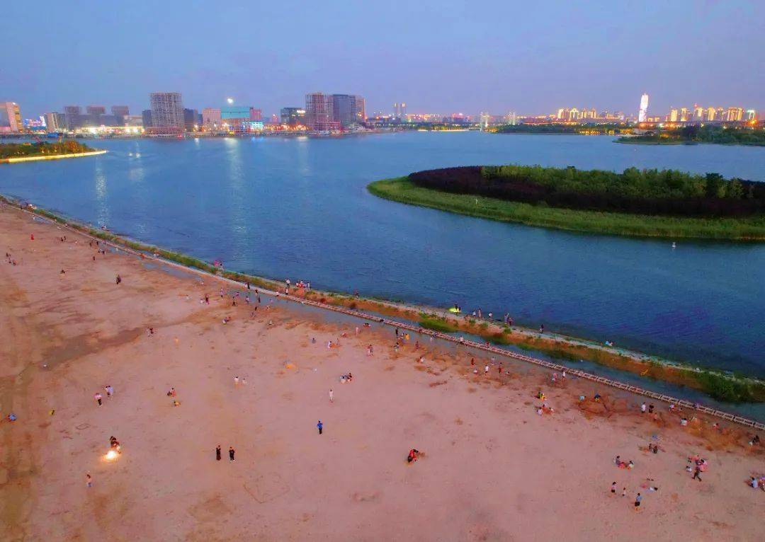 挖沙,玩水……郑州的夏天就该这么玩~_沙滩_龙湖_公园