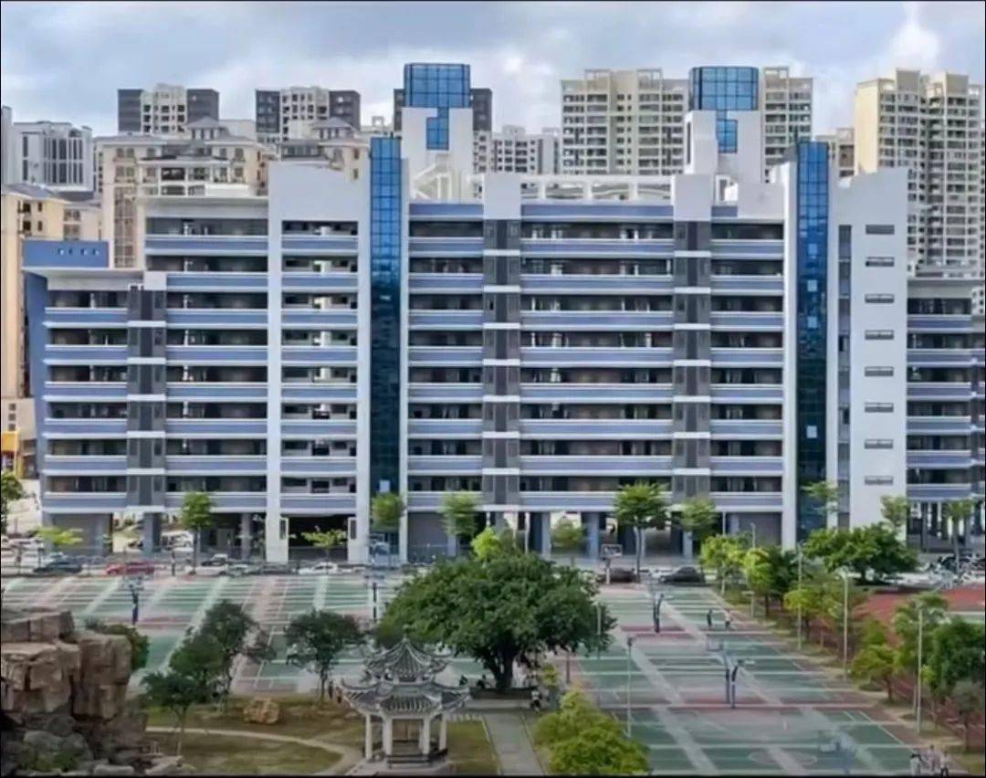 信宜中学又传新消息._教学楼_电梯_com