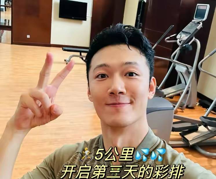 成都大运会闭幕式主持阵容曝光,张韬再挑重任,李东宁耳环有亮点_解说