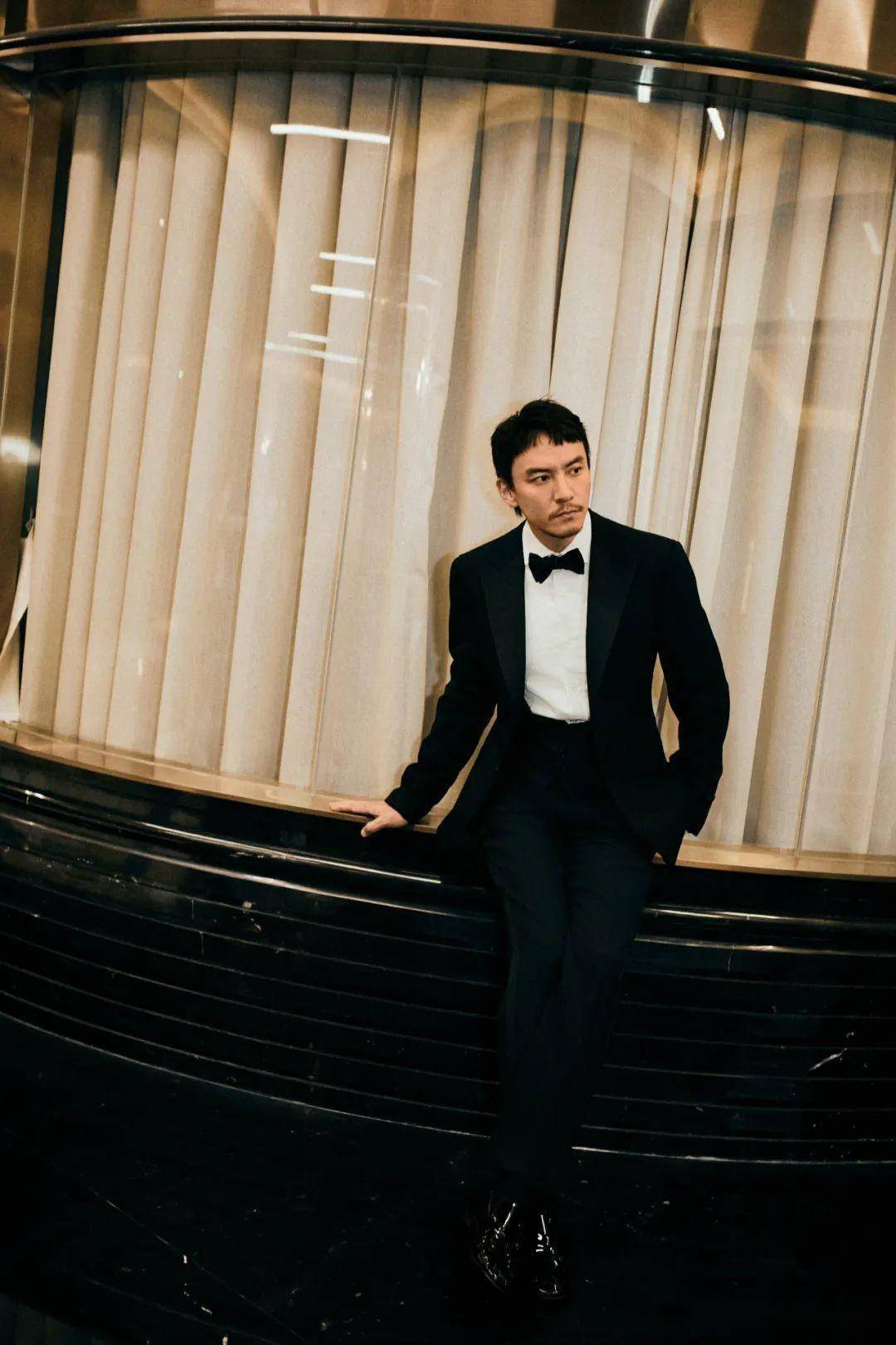 影帝张震《睿士ellemen》封面大片,优雅型男赏心悦目_造型_领结_西装