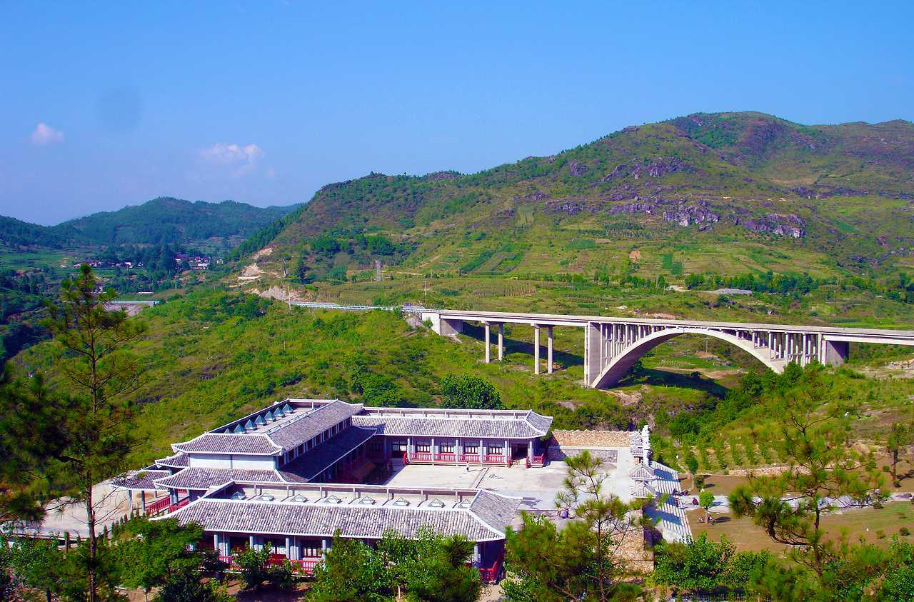 贵南高铁:窗外的风景令人陶醉_景区_旅游_荔波