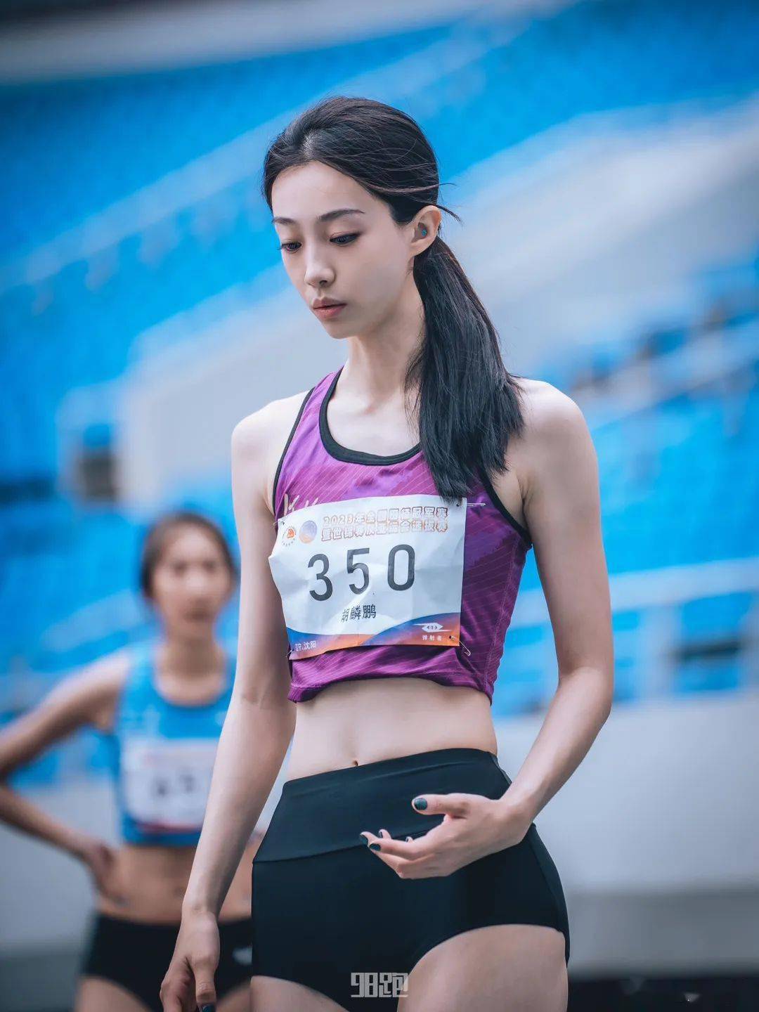 173cm"体坛刘亦菲"突然走红,又a又飒八块腹肌:老婆?老公!