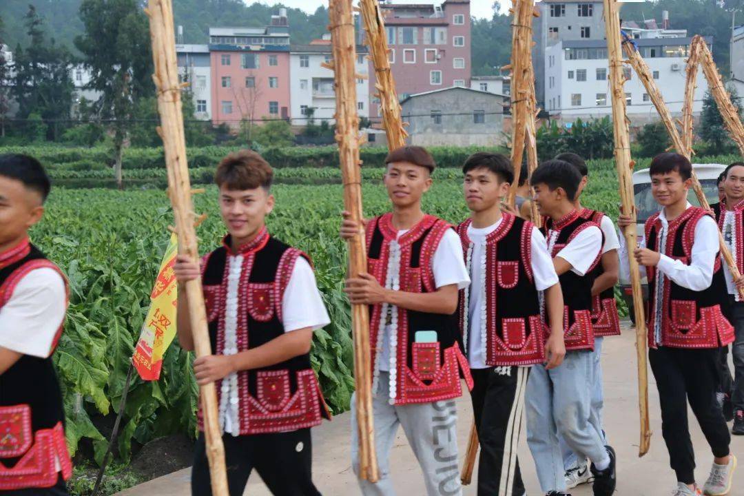 哨冲篝火晚会热闹来袭_许玲静_哨冲镇_石屏县