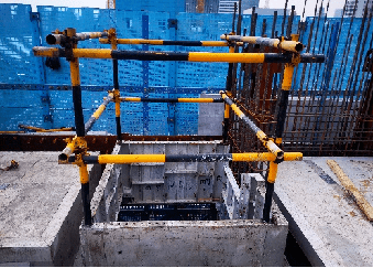 顶板模板/钢筋施工阶段预留洞口(3)电梯井防护搭设完成后进行安全验收