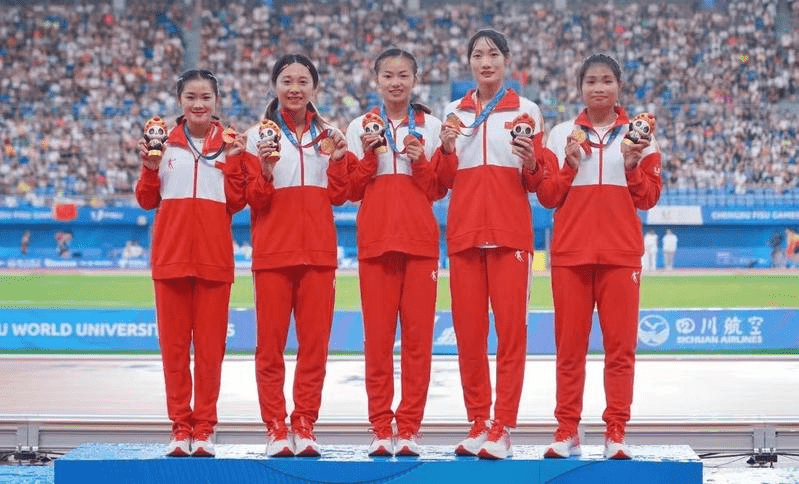 佛山人的驕傲！“女飛人”李賀，在大運會奪金！