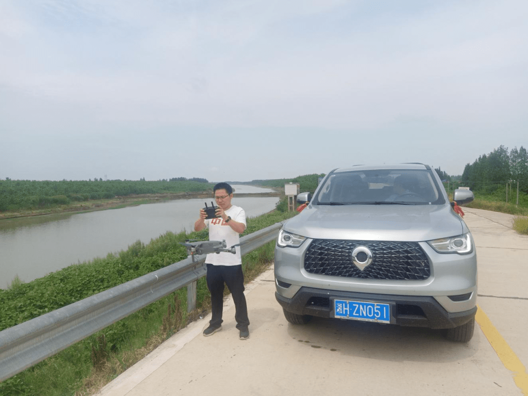 三仙湖镇:无人机"空中执勤" 助力防溺水巡查_水域_进行_执法