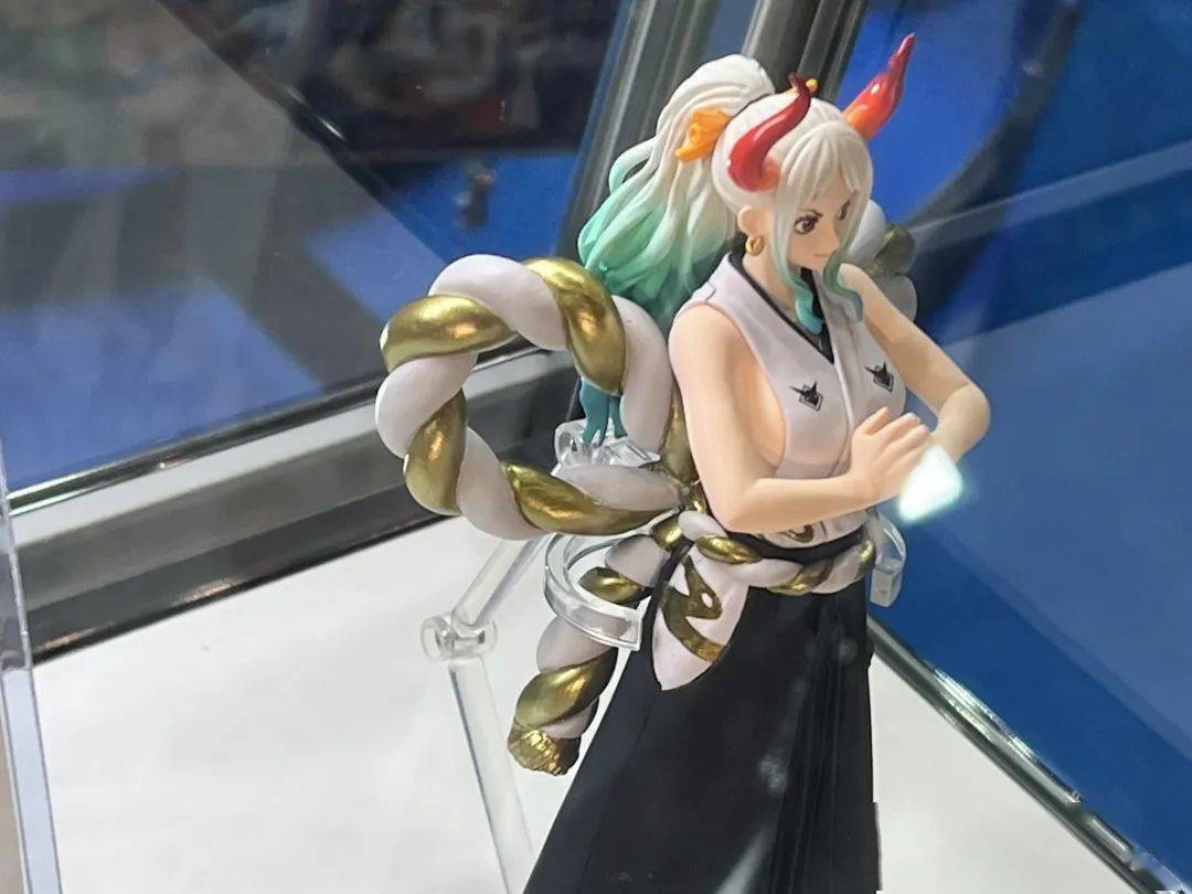 「one piece log collection」应募大和黑金配色手办实物展出