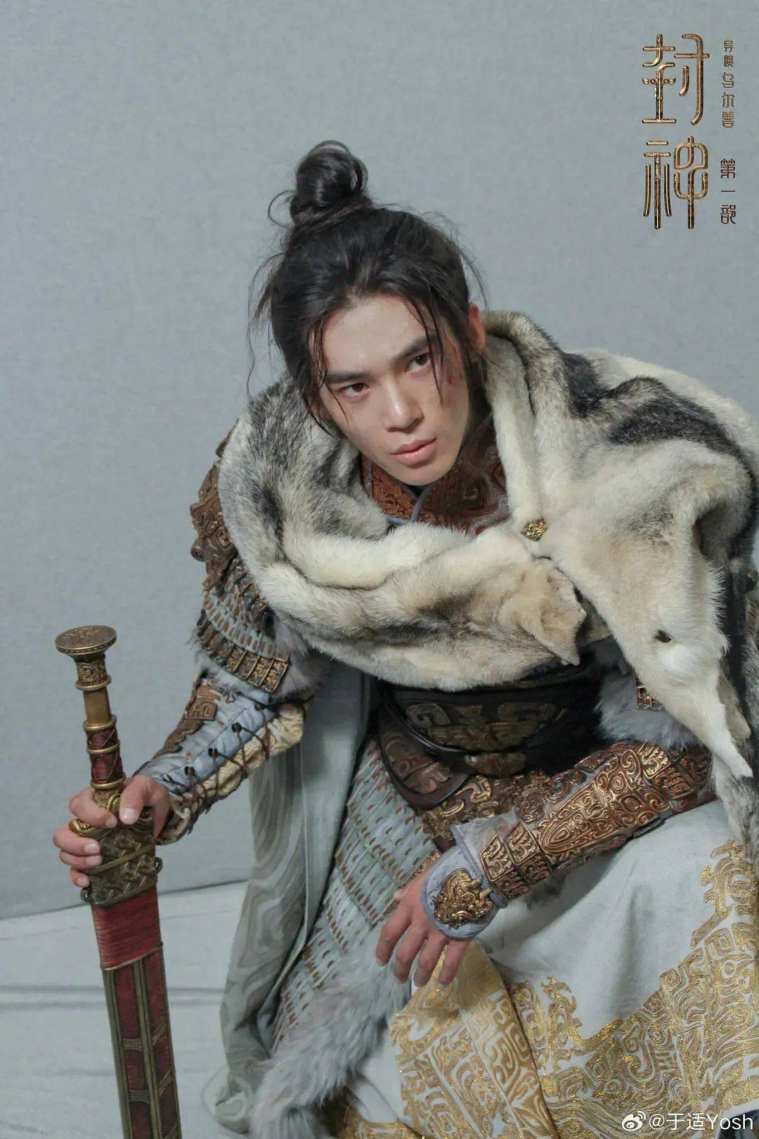 182的身高,头小腿长,而且这颗头还非常适合扎丸子头,演男主姬发的于适