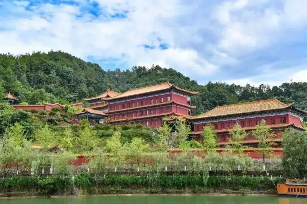 上高游览大观老街赏大观塔感受百年光景宜丰天宝古村寻中华家训馆尝