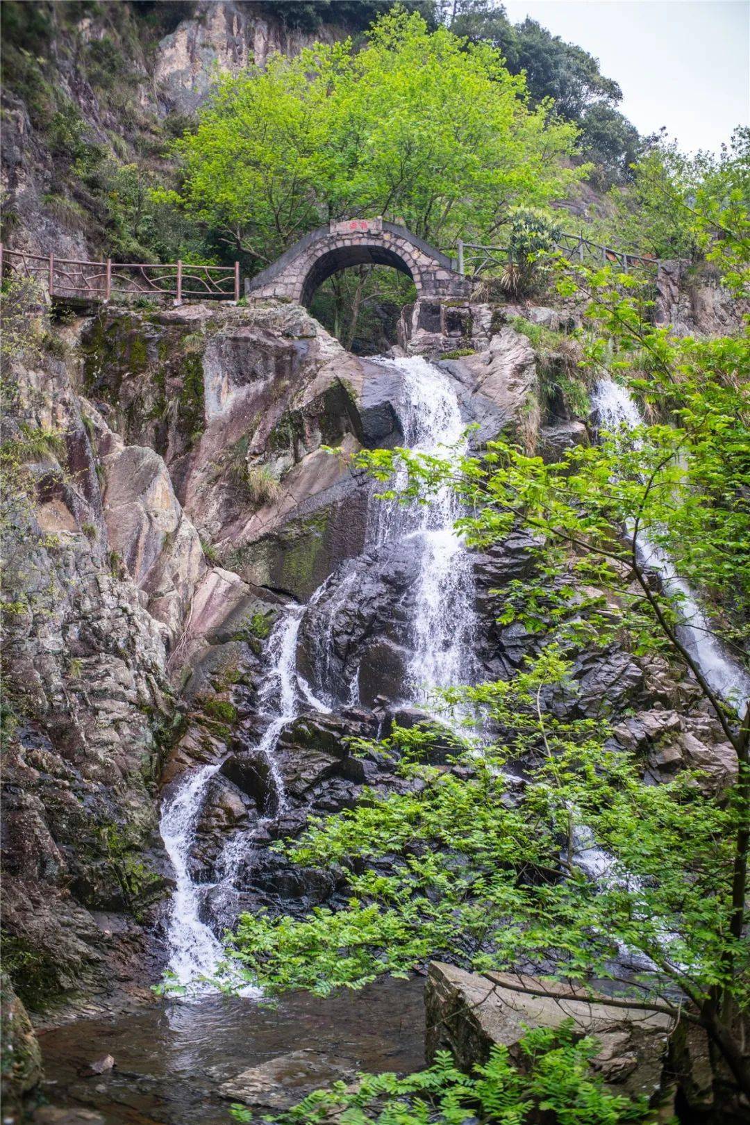 全乐清游玩攻略之瀑布合辑,断云拦雨,一秒清凉~_景区_雁荡山_梁琳
