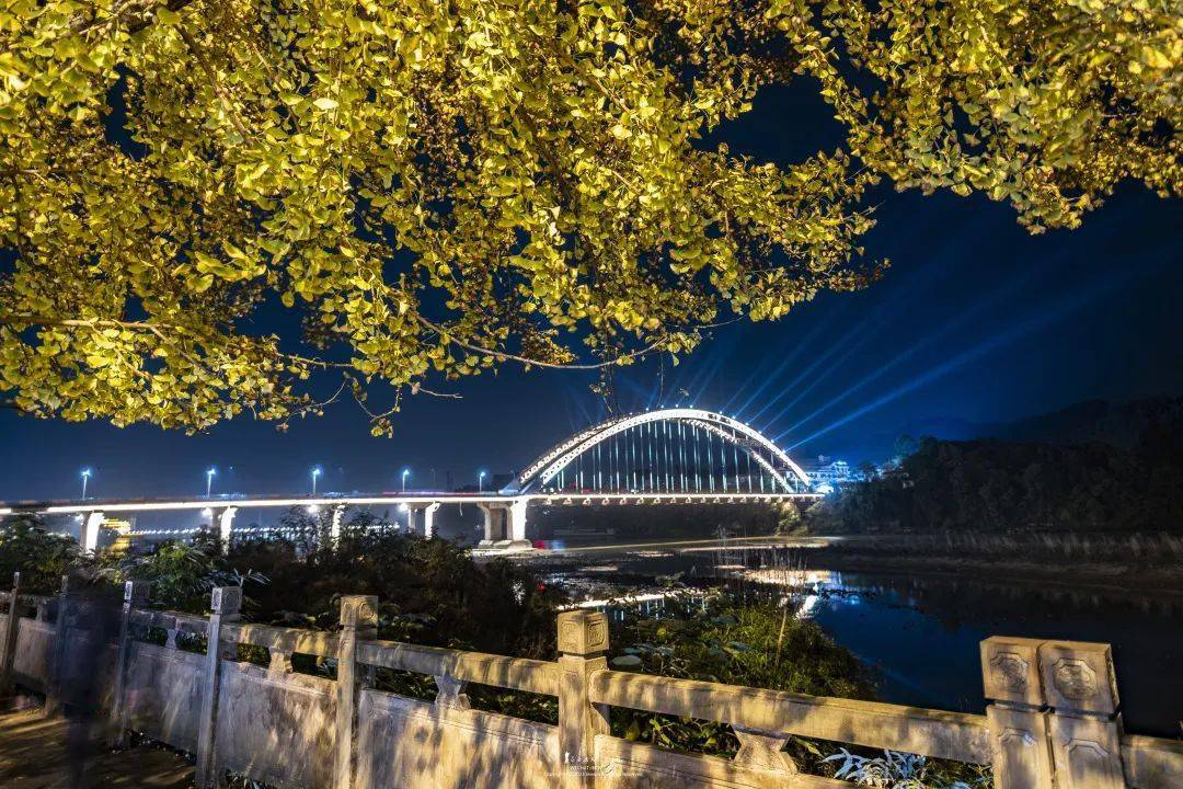 行走在沙湾丨夜晚的沙湾你见过吗?来夜游沙湾吧