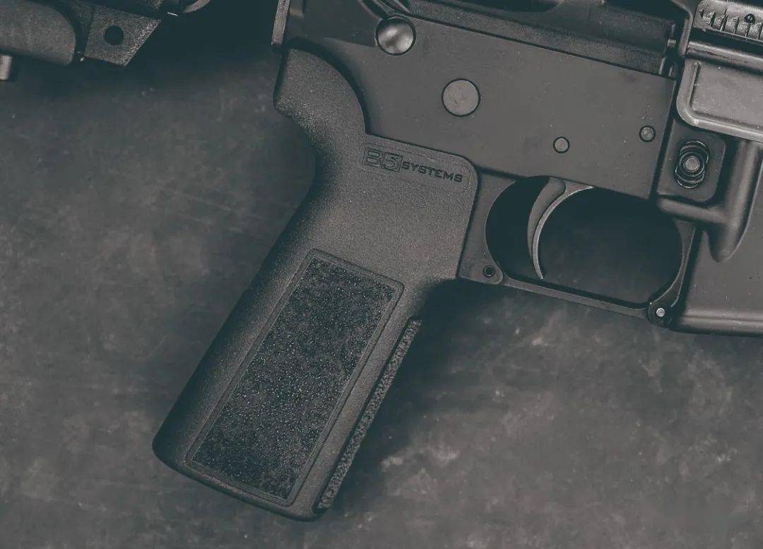 b5系统公司的聚合物制握把b5系统公司bravo sopmod型枪托,长度6档可调