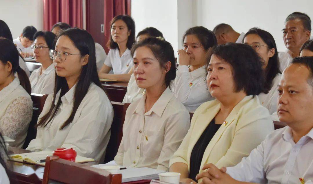 鲍卫忠同志先进事迹巡回宣讲团宣讲在云南省级有关部门引起热烈反响