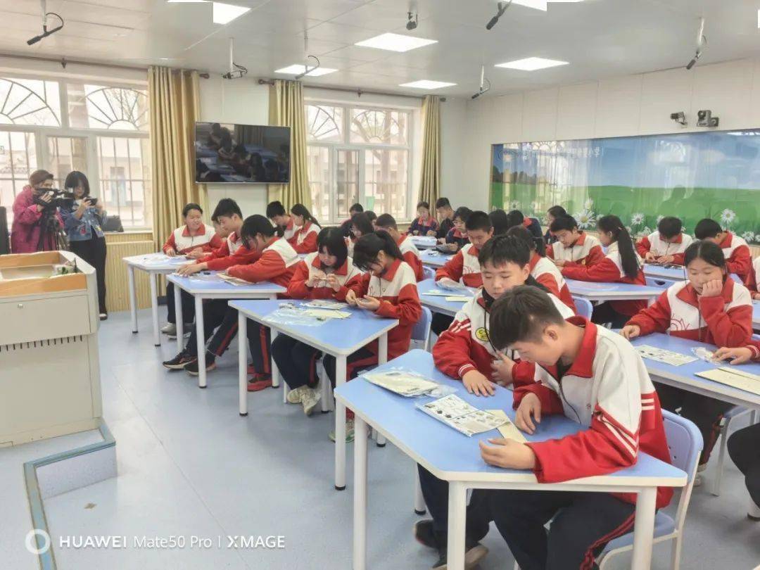 准格尔旗第四中学在第九届全国青年科普创新实验暨作品大赛内蒙古赛区