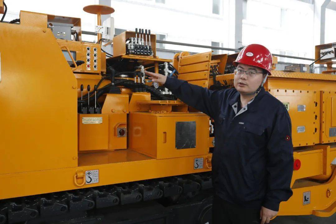 上半年,胡晓健带队对智能掘进系统,高应力薄煤层工作