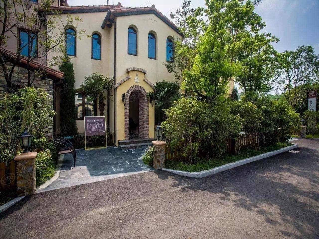 溧水商圈卧龙湖风情小镇 价格来袭 约12600元/㎡起_楼盘_南京市_别墅