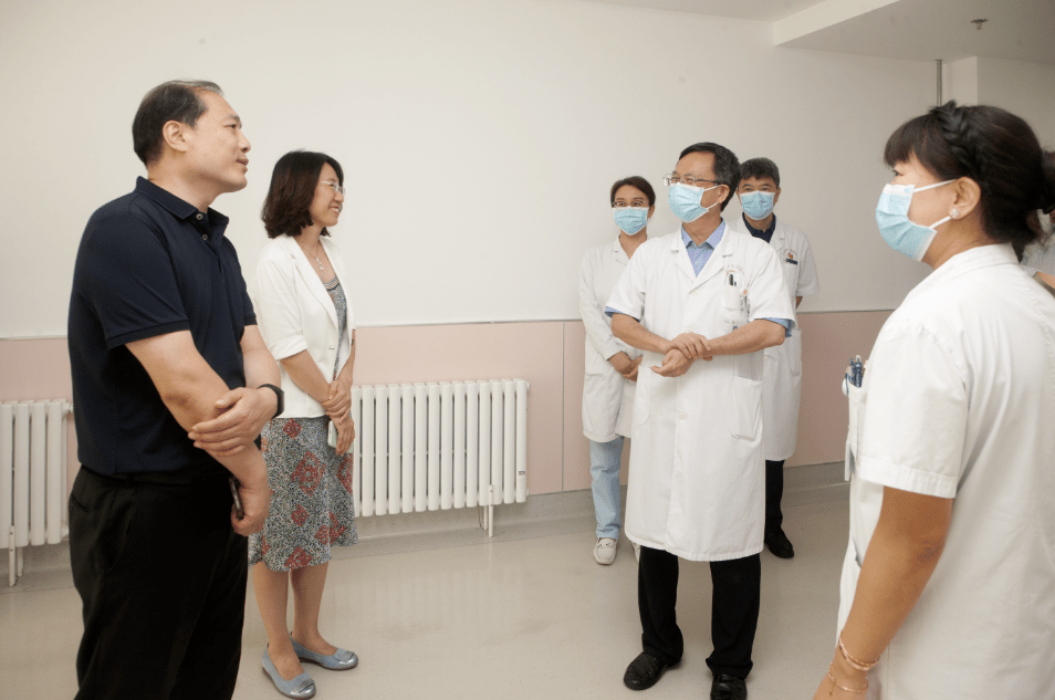 节】市卫生健康委领导走访慰问我院一线医务工作者_大连市_邢军_老年