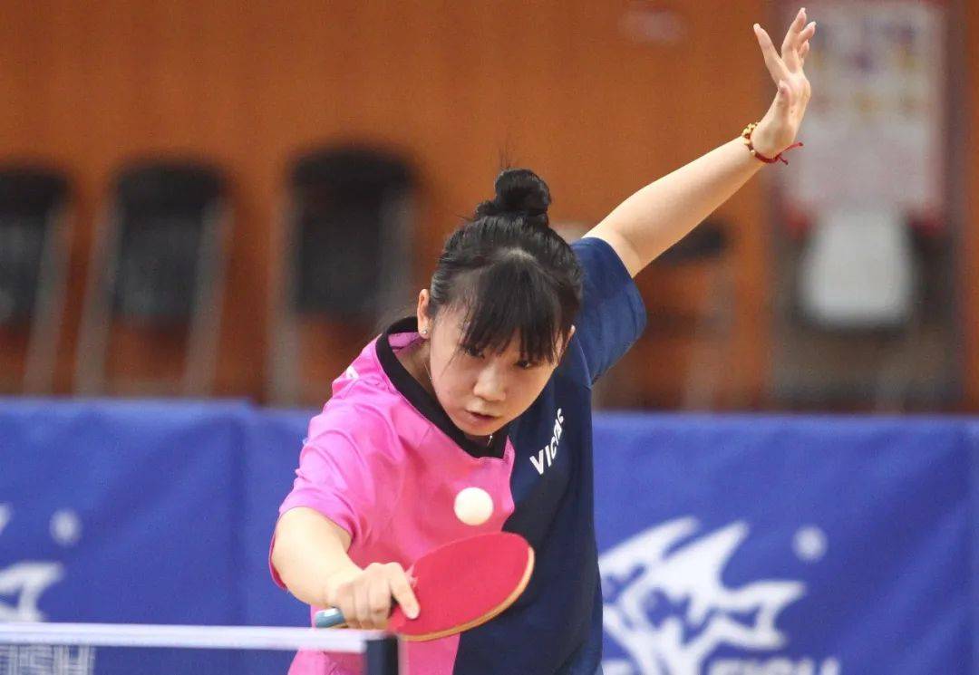 来自上海市上海中学的李天阳和浙江省杭州第十四中学的张静蕾凭借出色