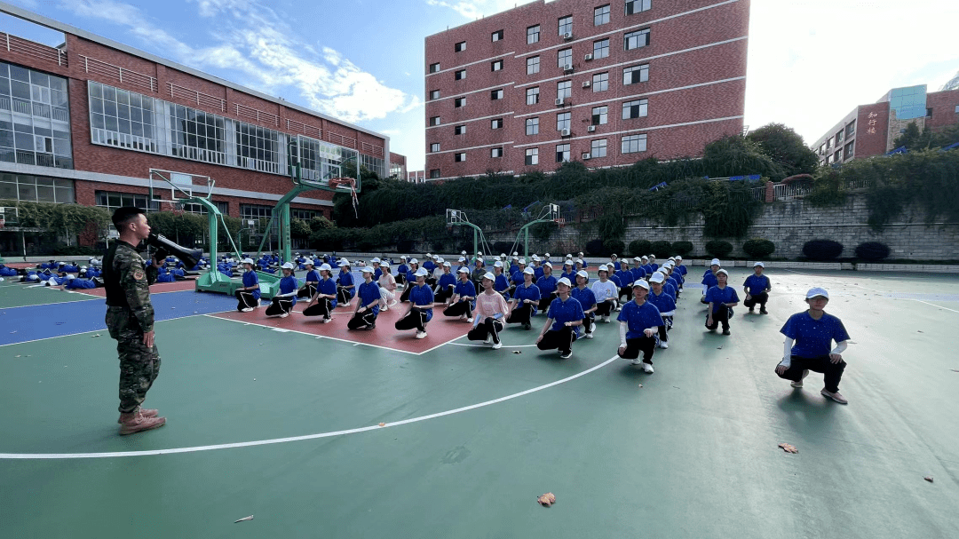 貴陽市第三實驗中學(學校排名不分先後)他們的軍訓時刻吧一起來看看交