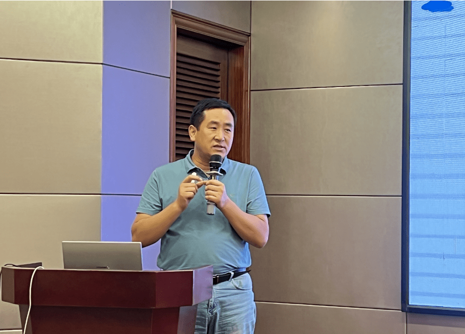 图为:朱文龙老师做专题授课图为:吴楠律师做专题授课图为:钟锐铭会计