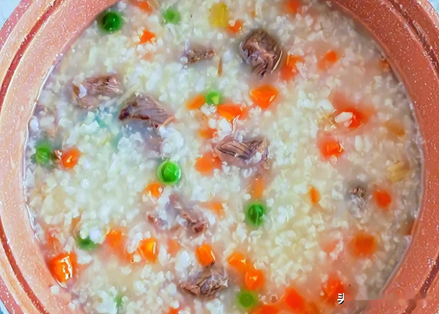 胡萝卜牛肉粥,孩子爱喝的早餐经典,荤素搭配,解馋的宝宝辅食_大米