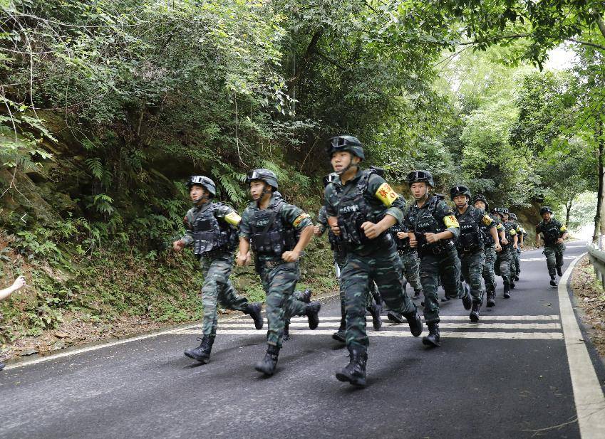 火热开训,武警特战队员全副武装征战山野丛林_常德_演练_情况