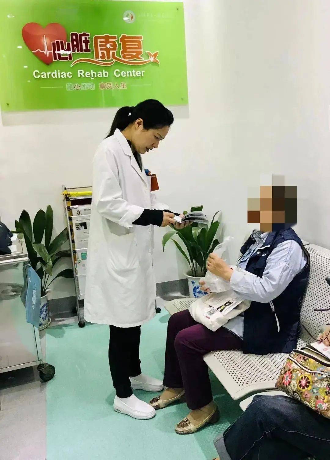 【凡人凡事】张卫珍:照顾孤老十五载_张医生_孙秀_老太太
